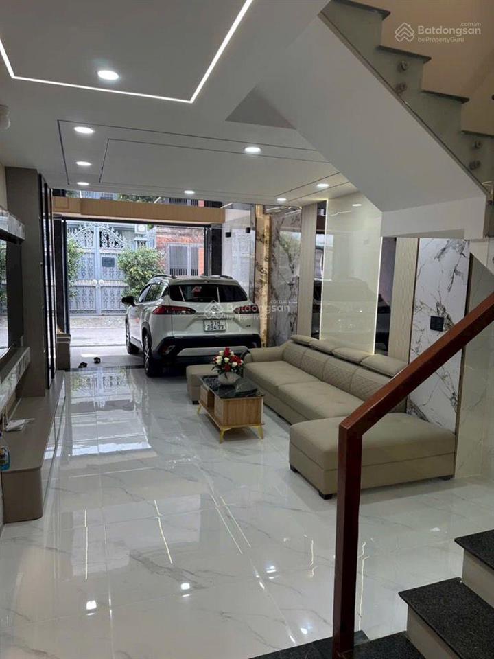 Đường thông 6m 2 ô tô tránh  5 tầng  4x16  nội thất cao cấp  sát bên cv làng hoa