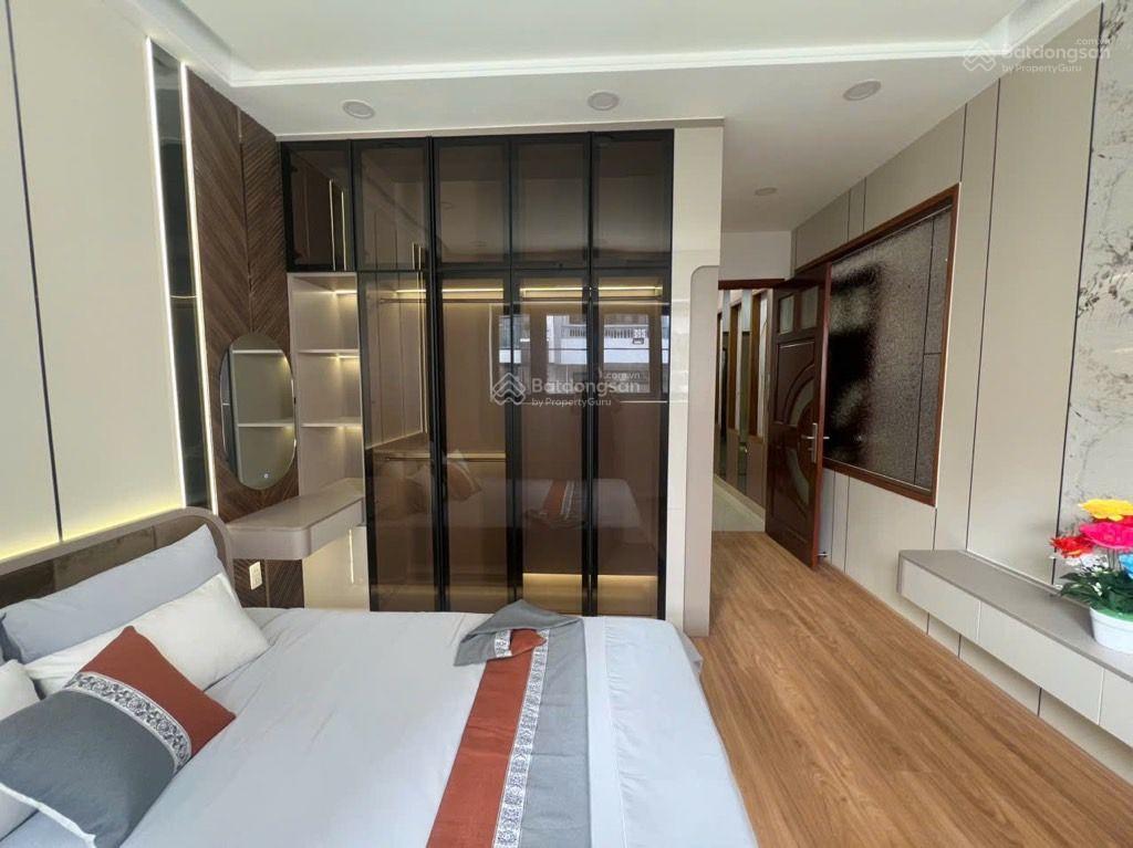 Đường thông 6m 2 ô tô tránh  5 tầng  4x16  nội thất cao cấp  sát bên cv làng hoa