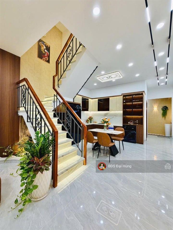 70m2, ngay emart phan huy ích, 3 tầng, nở hậu, full nội thất, vài bước ra mặt tiền