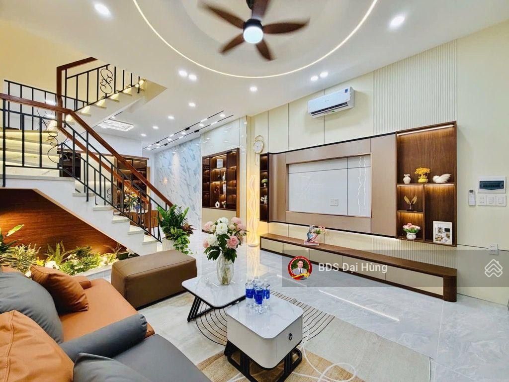 70m2, ngay emart phan huy ích, 3 tầng, nở hậu, full nội thất, vài bước ra mặt tiền