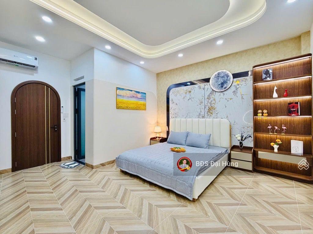 70m2, ngay emart phan huy ích, 3 tầng, nở hậu, full nội thất, vài bước ra mặt tiền