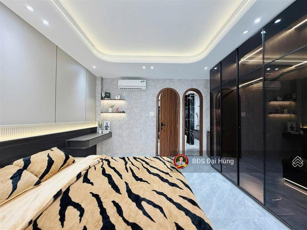 Nhỉnh 8 tỷ, 60m2 (4x15), xe hơi ngủ nhà, 5 tầng, pn master full sàn, gần emart 2, sân bay 10