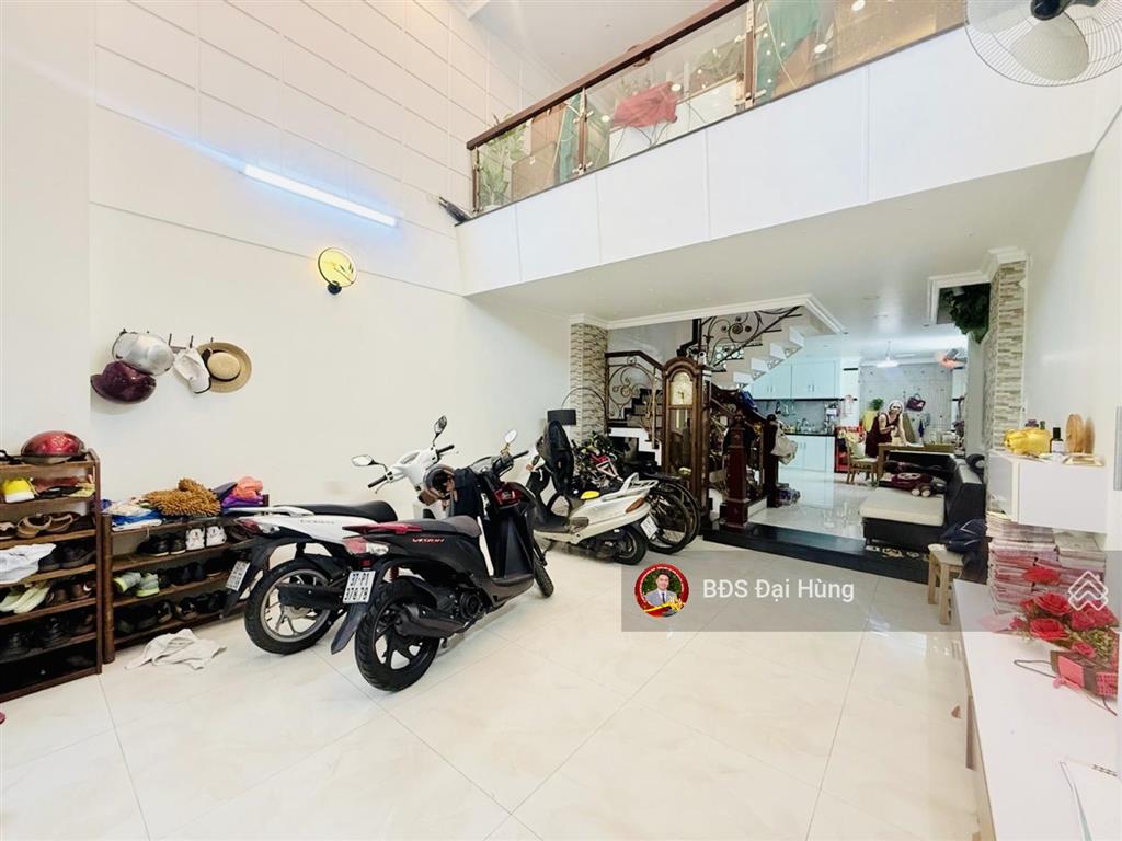 Nhỉnh 9 đồng, 70m2 (4,5 x 16), 5 tầng, hxt 6m, khu phân lô, ngay ngã 4 quang trung, phạm văn chiêu