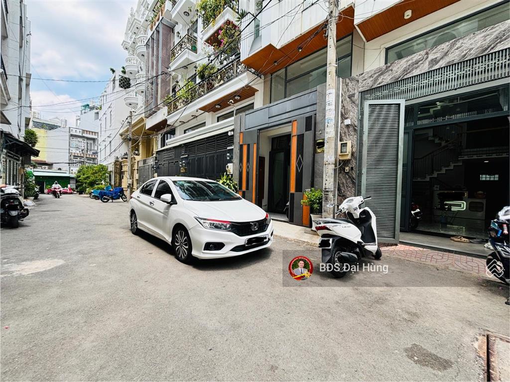 Nhà đẹp cho gđ thành đạt, đường 8m ô tô quay đầu, 4 x17, 5 tầng, ngay emart phan huy ích