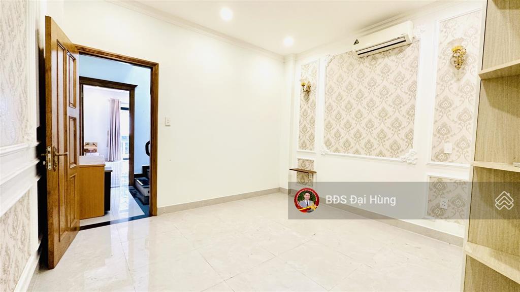 Nhỉnh 7 tỷ, ở và kinh doanh , 5 tầng, 4x15, gara ô tô 7 chỗ, 20m ra ô tô quay đầu, gần emart 2