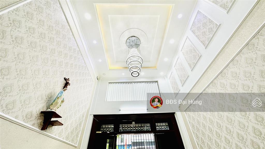 Nhỉnh 7 tỷ, ở và kinh doanh , 5 tầng, 4x15, gara ô tô 7 chỗ, 20m ra ô tô quay đầu, gần emart 2