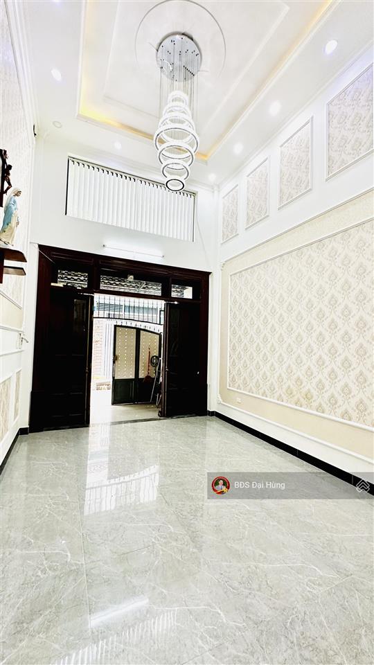 Nhỉnh 7 tỷ, ở và kinh doanh , 5 tầng, 4x15, gara ô tô 7 chỗ, 20m ra ô tô quay đầu, gần emart 2