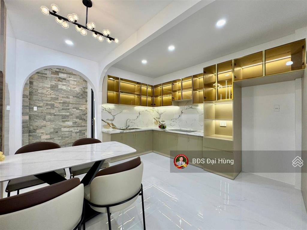Chỉ 8 đồng hơn  68m2 (4x17), 4 tầng, hẻm 8m có vỉa hè 3m, gần emart phan huy ích, khu đại gia ở
