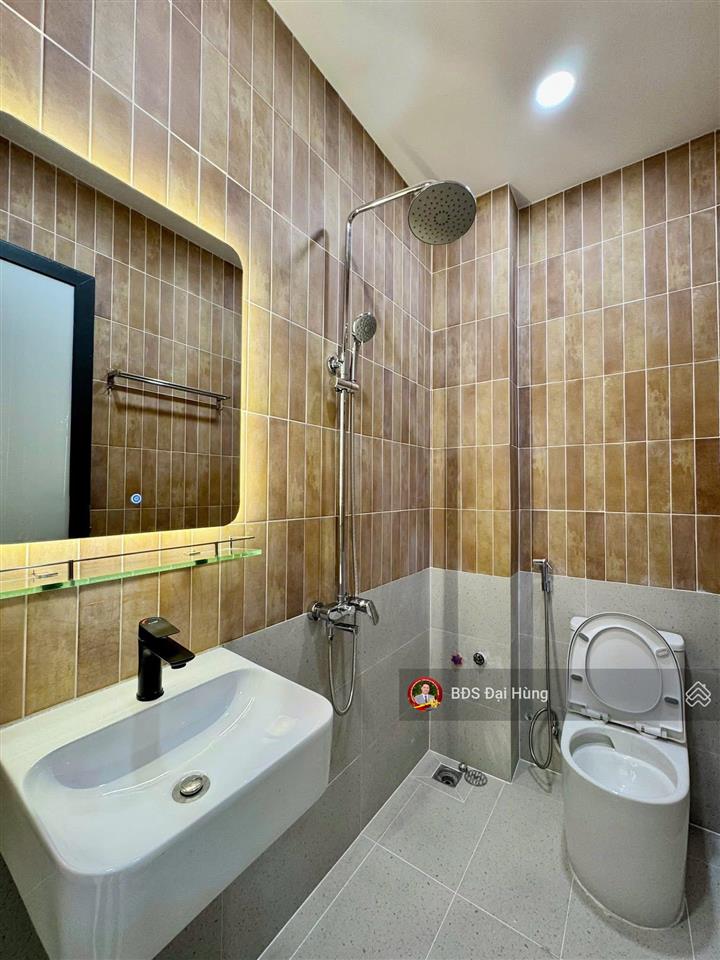 Chỉ 8 đồng hơn  68m2 (4x17), 4 tầng, hẻm 8m có vỉa hè 3m, gần emart phan huy ích, khu đại gia ở