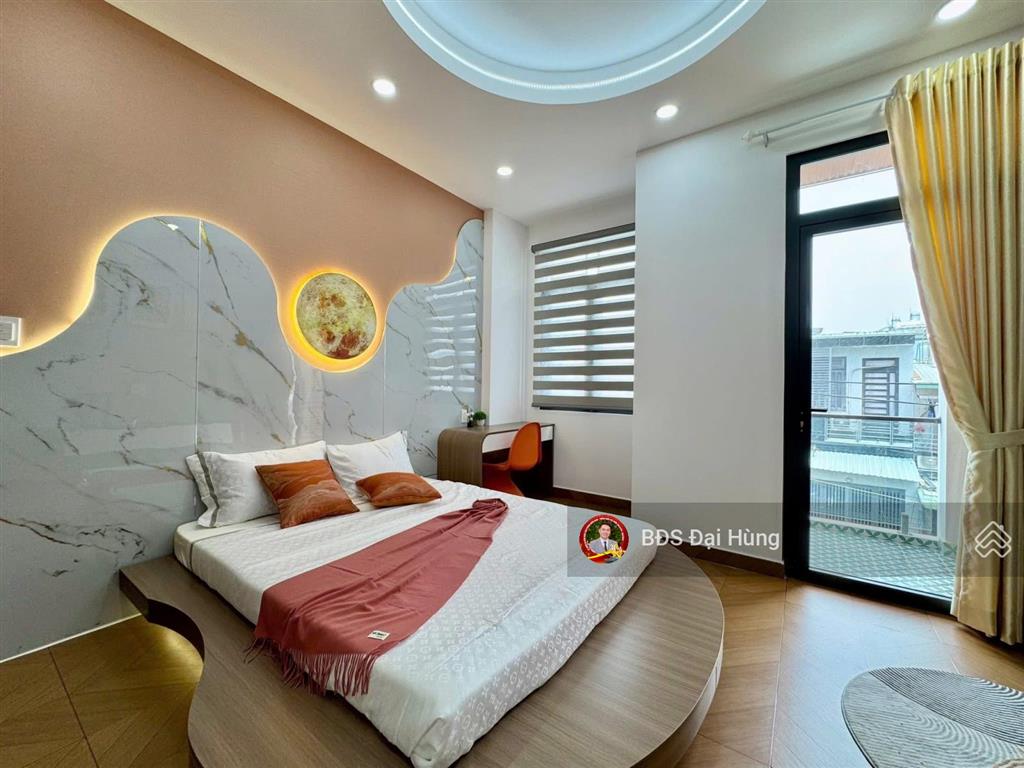 Chỉ 8 đồng hơn  68m2 (4x17), 4 tầng, hẻm 8m có vỉa hè 3m, gần emart phan huy ích, khu đại gia ở