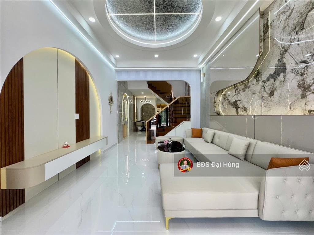 Chỉ 8 đồng hơn  68m2 (4x17), 4 tầng, hẻm 8m có vỉa hè 3m, gần emart phan huy ích, khu đại gia ở