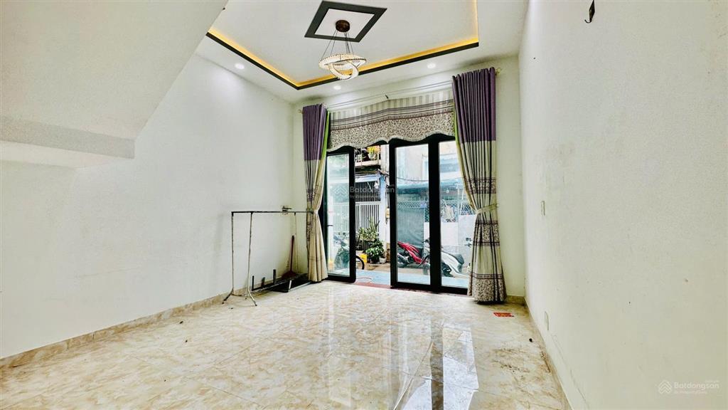Chỉ 5, x tỷ  4,5 x 18m  hxh cách 20m  4 ngủ  nhà đẹp ở ngay, gần chợ thạch đà