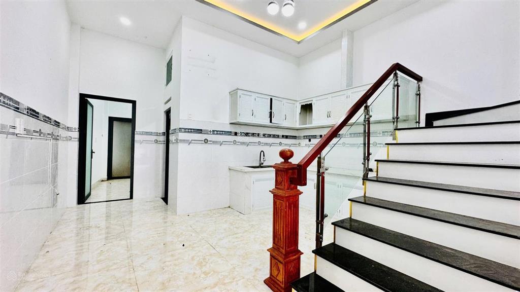Chỉ 5, x tỷ  4,5 x 18m  hxh cách 20m  4 ngủ  nhà đẹp ở ngay, gần chợ thạch đà