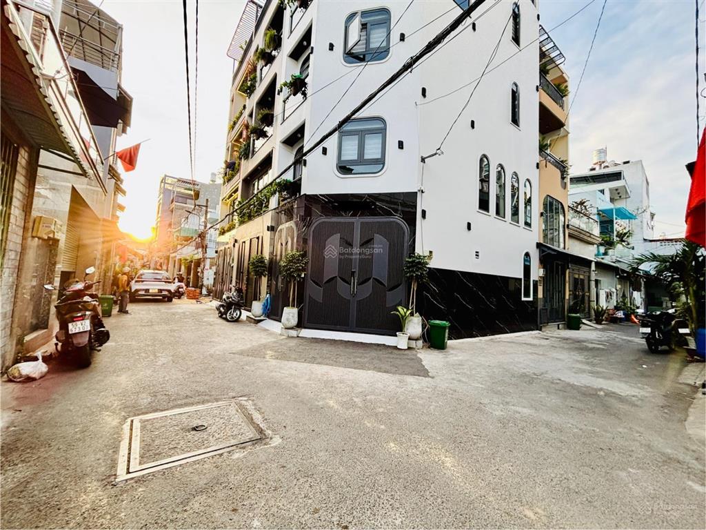 Nội thất tiền tỷ, 65m2, ngang gần 5m, khu đại gia ở, kế bên chợ phạm văn bạch, nhỉnh 8 tỷ
