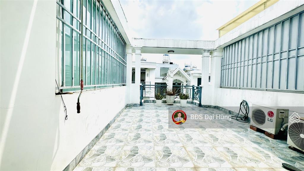 Nhà ngon khu đồng bộ 5 tầng ngay emart phan huy ích, 4x15, gara ô tô, nội thất sẵn, chỉ 6.x tỷ tl