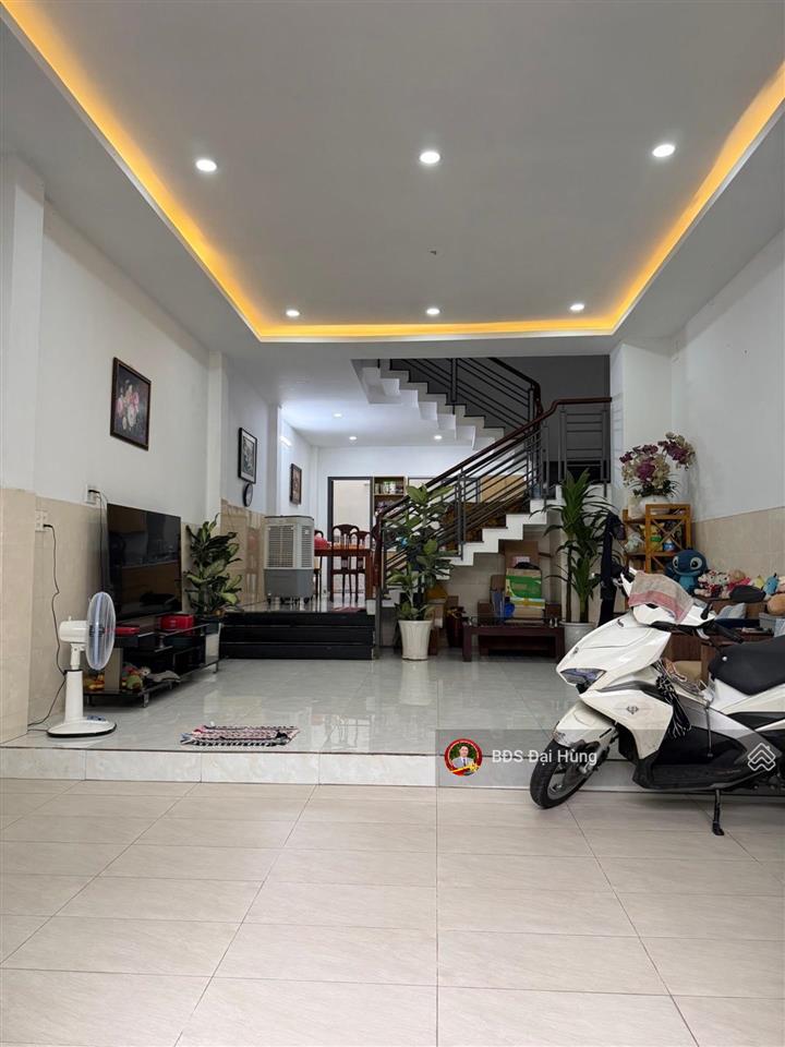 8.x tỷ  80m2  4 tầng btct  ngang hơn 5m  ngã 4 quang trung, thống nhất
