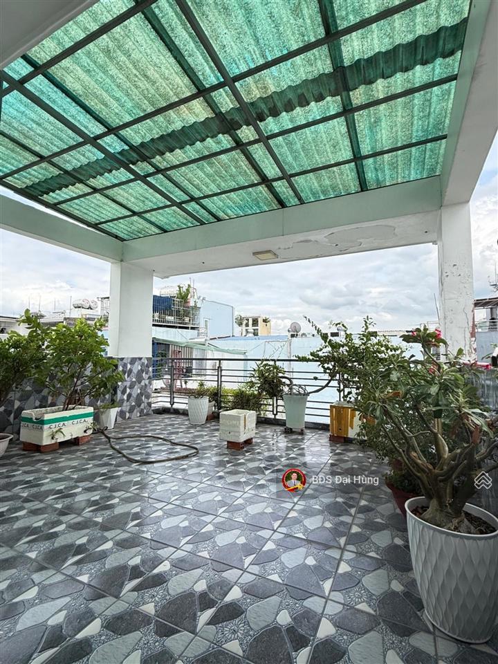 8.x tỷ  80m2  4 tầng btct  ngang hơn 5m  ngã 4 quang trung, thống nhất