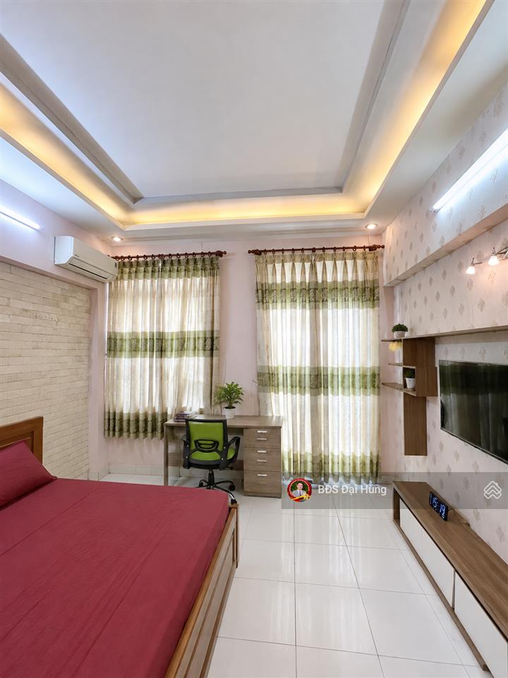 Nhỉnh 6 tỷ  4 tầng  4x16  ngay emart phan huy ích  hxh sát mặt tiền quang trung