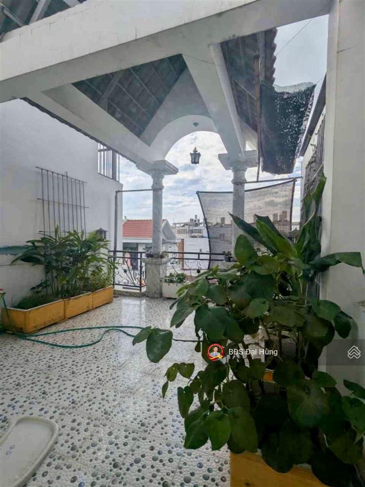 Nhỉnh 6 tỷ  4 tầng  4x16  ngay emart phan huy ích  hxh sát mặt tiền quang trung