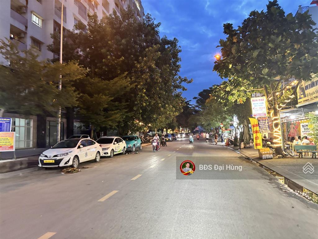 Nhỉnh 6 tỷ  4 tầng  4x16  ngay emart phan huy ích  hxh sát mặt tiền quang trung