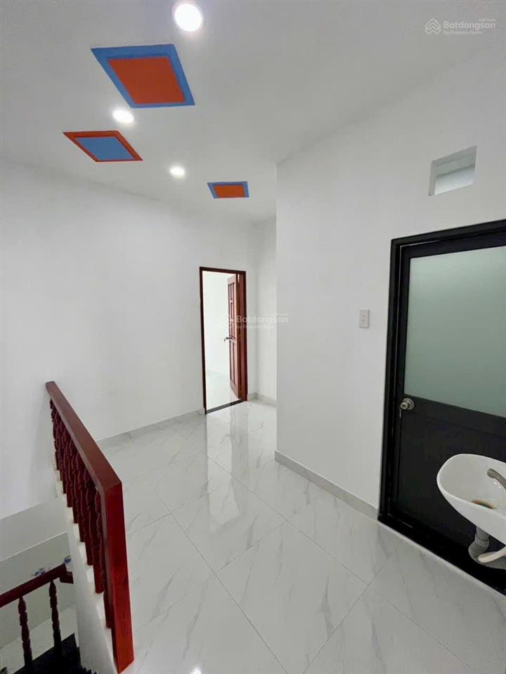 Cần bán gấp nhà 1 trệt + 1 lầu