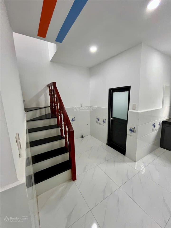 Cần bán gấp nhà 1 trệt + 1 lầu