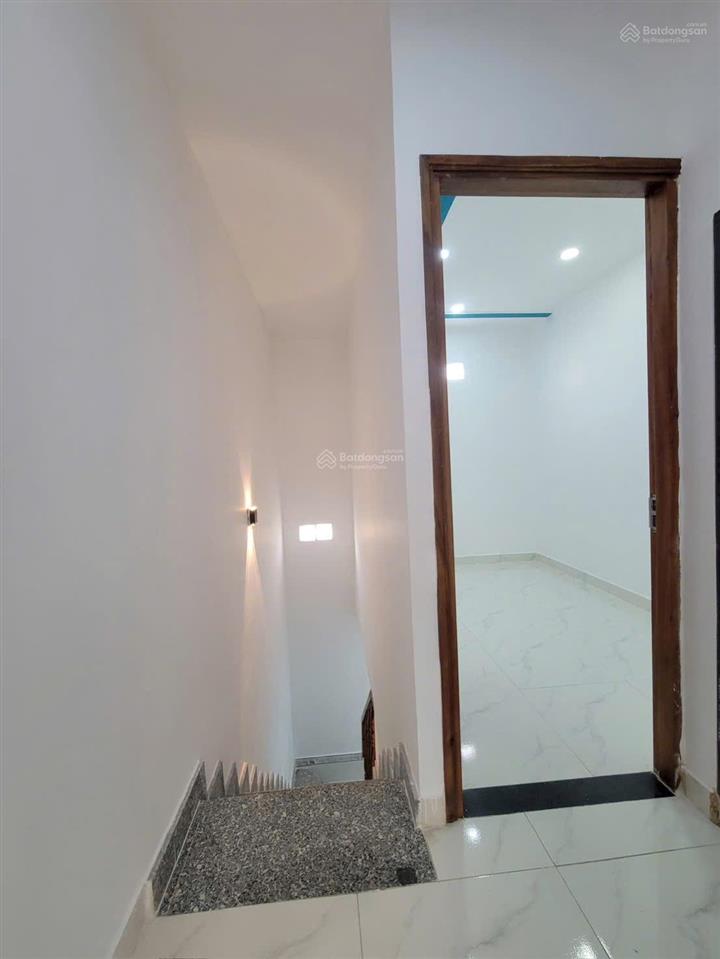 Cần bán gấp nhà 1 trệt + 1 lầu giá 700 triệu