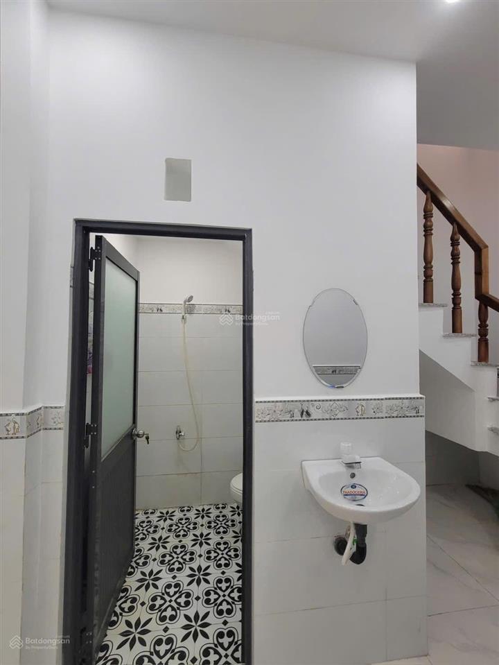 Cần bán gấp nhà 1 trệt + 1 lầu giá 700 triệu
