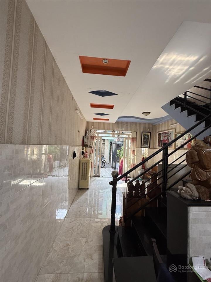 Nhà đẹp hẻm xe hơi lạc long quân,tân bình. 50m2 ngang 4,2m, 2 tầng 3 pn. giá 5,6 tỷ tl