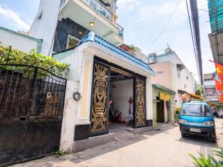 Bán nhà 4 tầng, cạnh phú mỹ hưng. 75m2, hẻm xe hơi thông, nhỉnh 7 tỷ