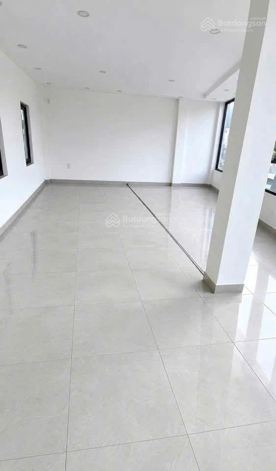 Cho thuê nhà 4 tầng mặt tiền hoàng diệu nha trang dtsd 220m2 ngang 11m giá 50tr/tháng