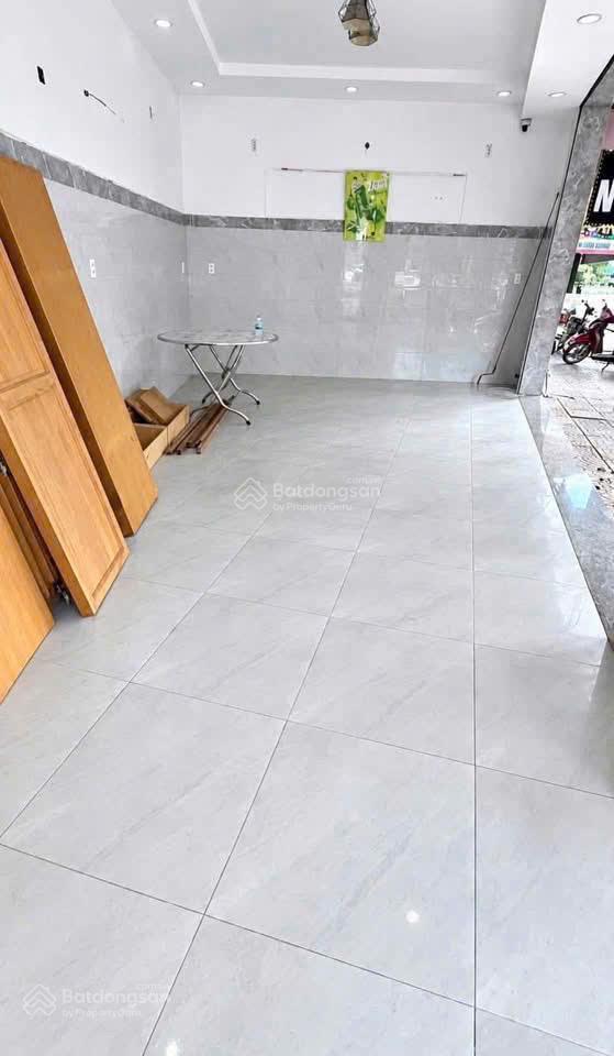 Cho thuê nhà 4 tầng mặt tiền hoàng diệu nha trang dtsd 220m2 ngang 11m giá 50tr/tháng