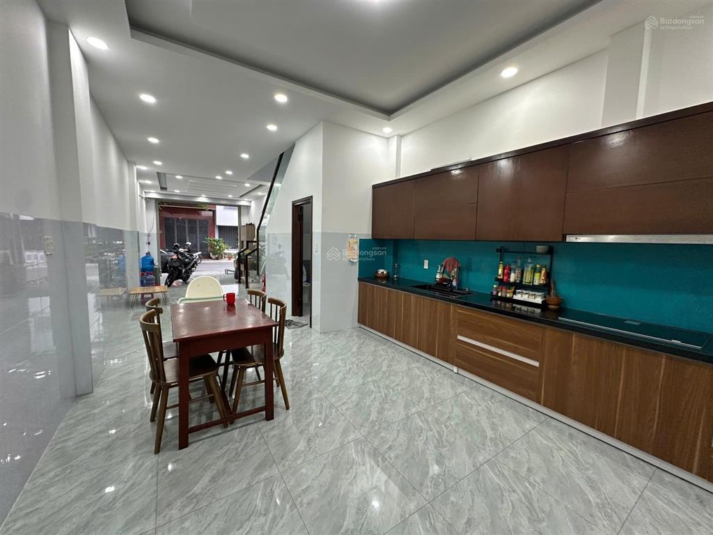 Cho thuê nhà 2 tầng góc 2 mặt tiền đường b9 kđt vcn phước long 2 giá 16tr/tháng