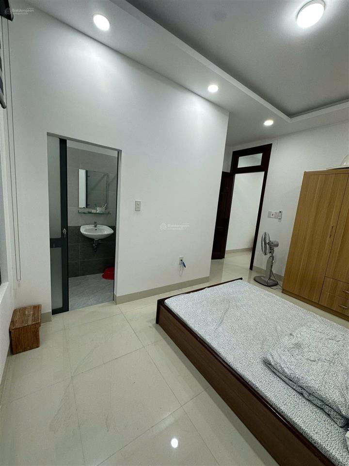 Cho thuê nhà 2 tầng góc 2 mặt tiền đường b9 kđt vcn phước long 2 giá 16tr/tháng