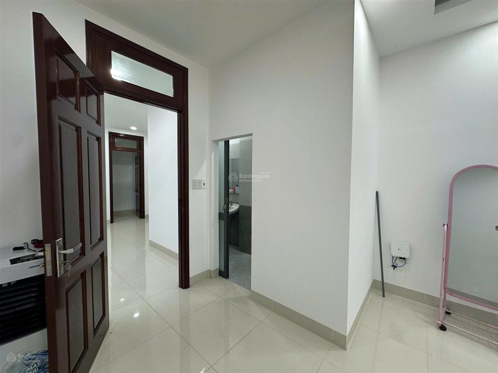 Cho thuê nhà 2 tầng góc 2 mặt tiền đường b9 kđt vcn phước long 2 giá 16tr/tháng