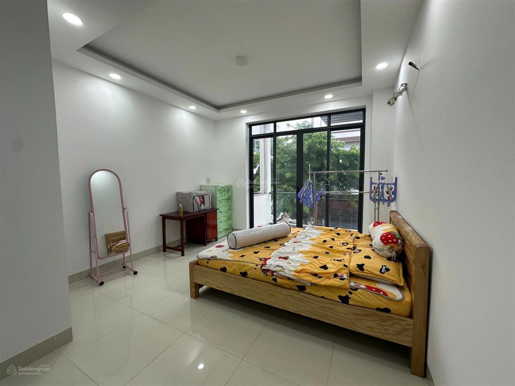 Cho thuê nhà 2 tầng góc 2 mặt tiền đường b9 kđt vcn phước long 2 giá 16tr/tháng