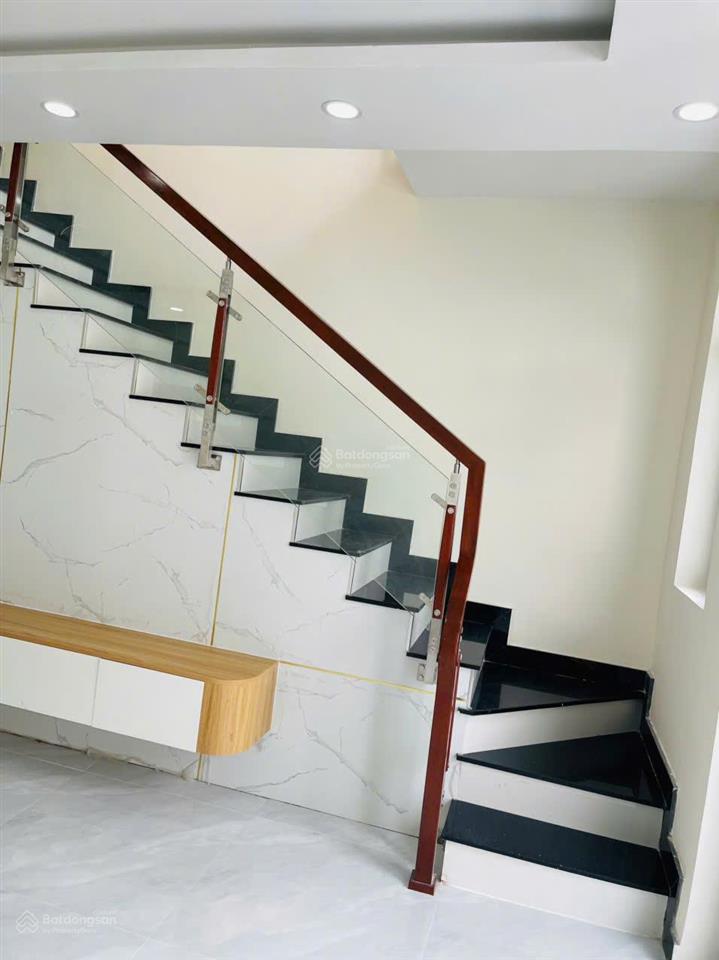 Bán nhà mới 1 trệt 1 lầu 3pn gần chợ vĩnh hải cách biển hòn chồng 1km giá 3,75 tỷ
