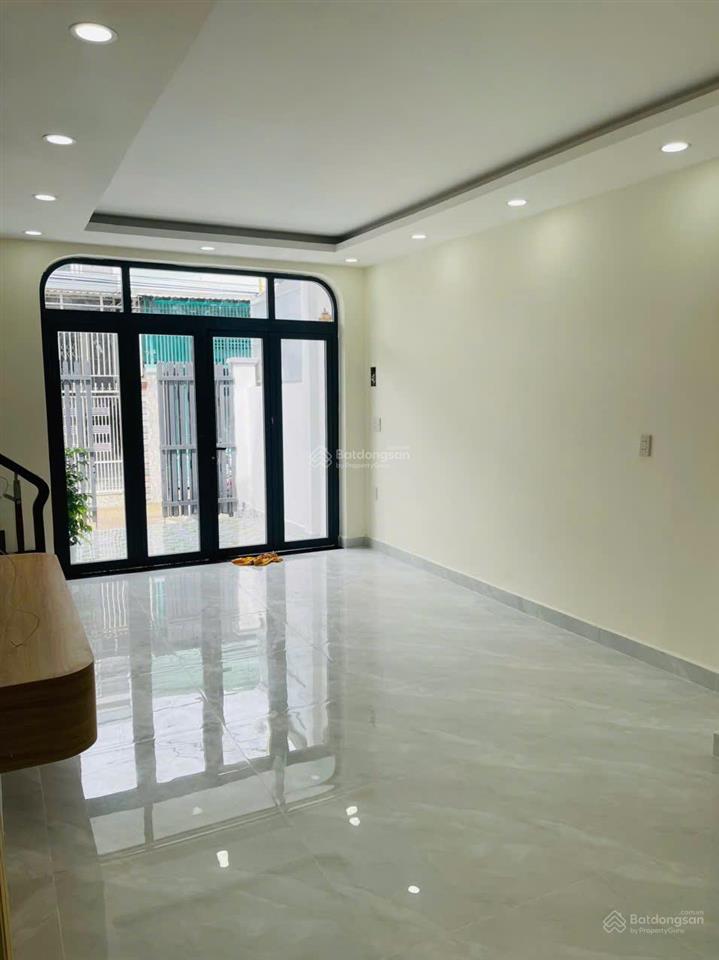 Bán nhà mới 1 trệt 1 lầu 3pn gần chợ vĩnh hải cách biển hòn chồng 1km giá 3,75 tỷ