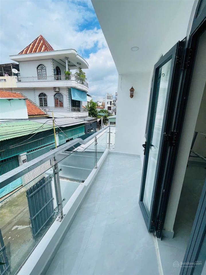 Bán nhà mới 1 trệt 1 lầu 3pn gần chợ vĩnh hải cách biển hòn chồng 1km giá 3,75 tỷ
