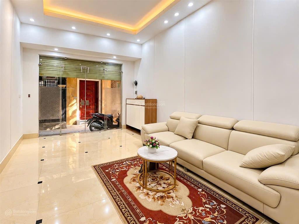 Chủ cần tiền gấp nhà đẹp 6 tầng full nội thất 14,x tỷ còn thương lượng