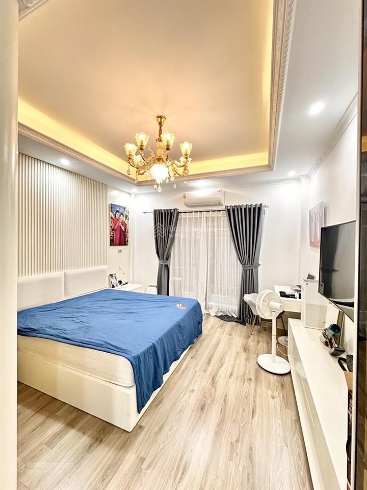 Cầu giấy nhà lô góc, ô tô đỗ cửa 5 phòng ngủ có ô chờ thang máy!
