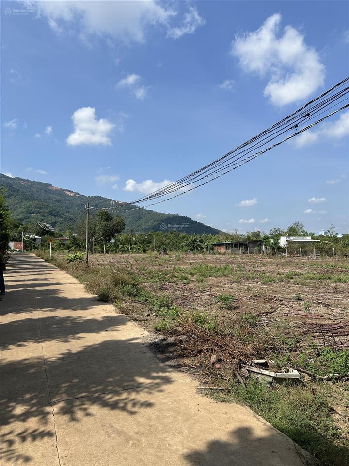 Đất view núi chứa chan  gần nhà thờ gia lào