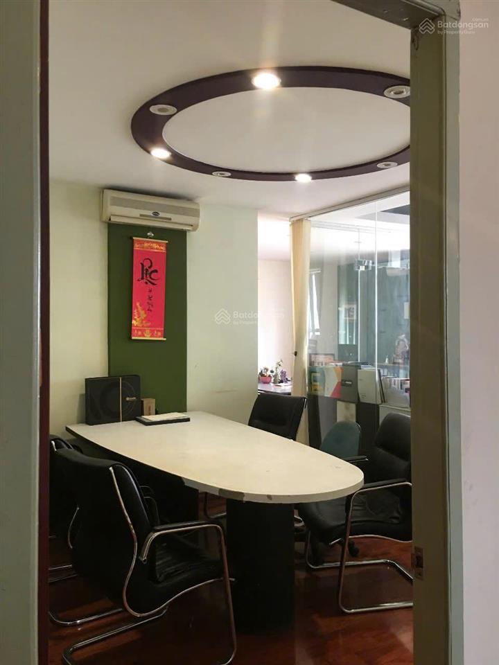 Căn hộ hiện làm văn phòng, thích hợp với gia đình có nhu cầu bố chí công năng sử dụng theo ý muốn