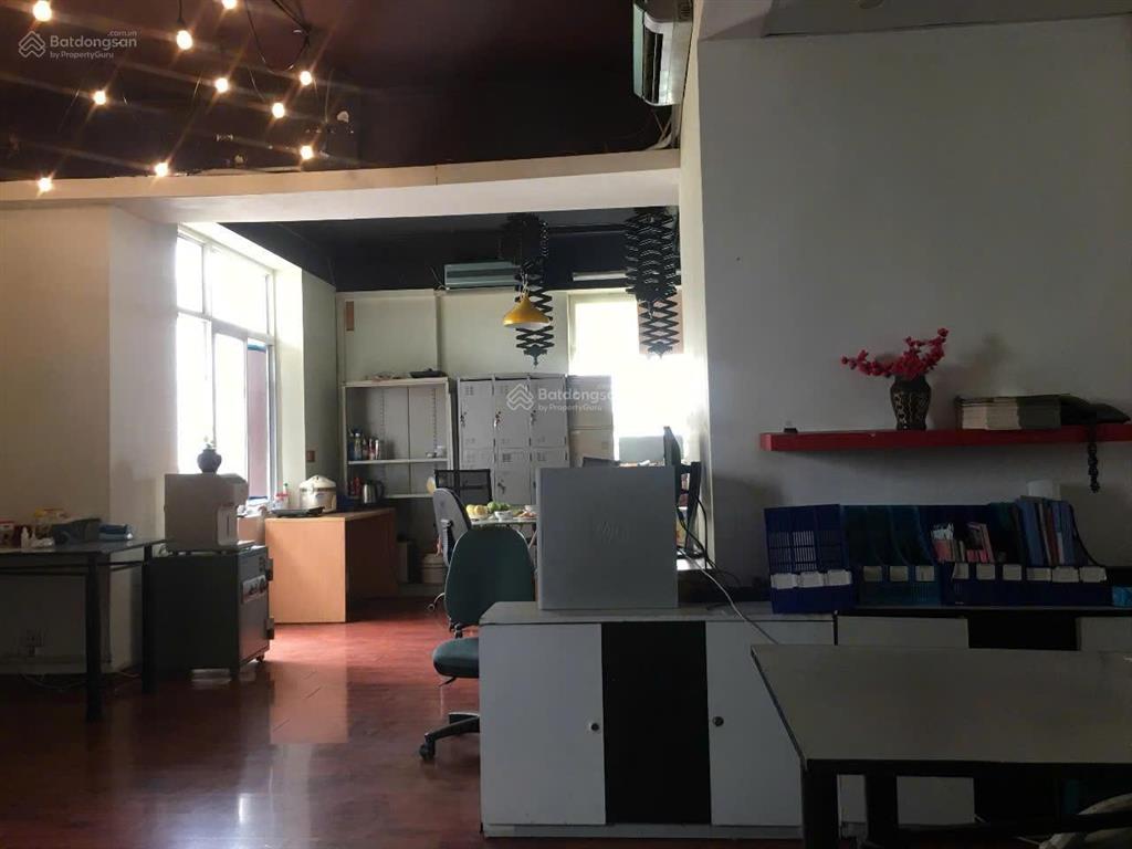 Căn hộ hiện làm văn phòng, thích hợp với gia đình có nhu cầu bố chí công năng sử dụng theo ý muốn
