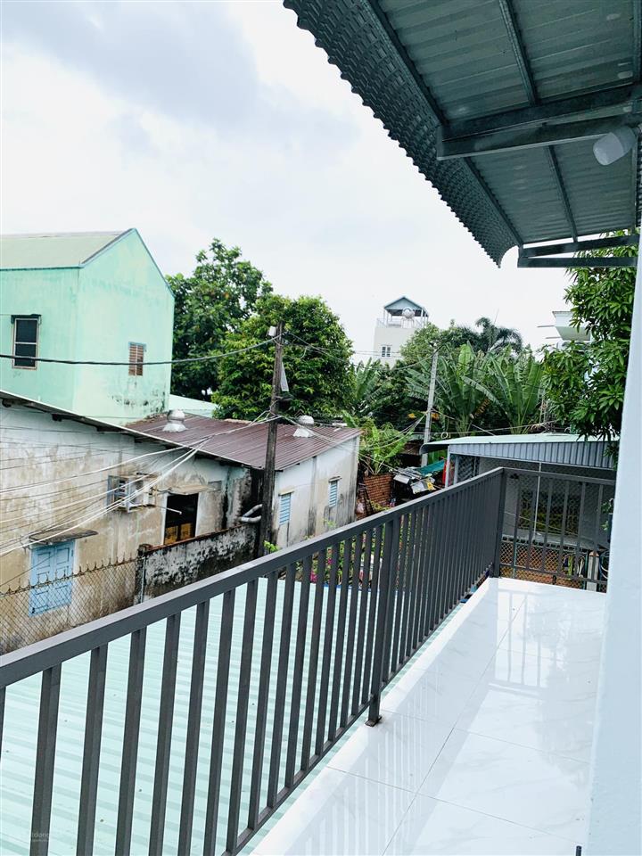 Dãy nhà mới xây, mỗi căn riêng biệt gồm 2 tầng đúc gần cơ sở 5 đh lạc hồng  bửu long