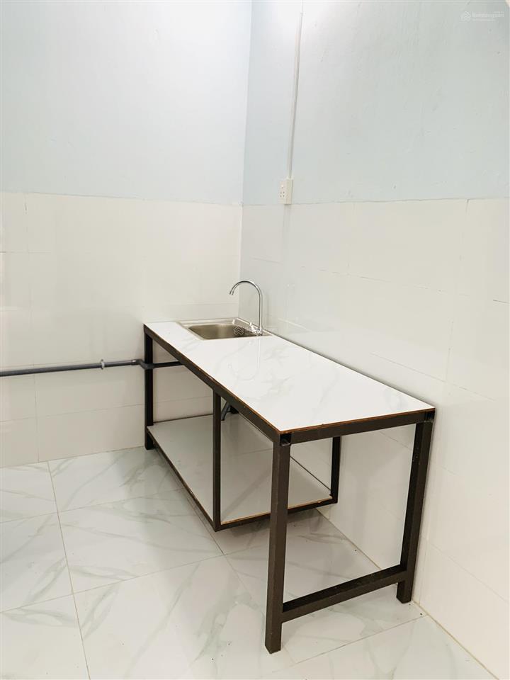 Dãy nhà mới xây, mỗi căn riêng biệt gồm 2 tầng đúc gần cơ sở 5 đh lạc hồng  bửu long
