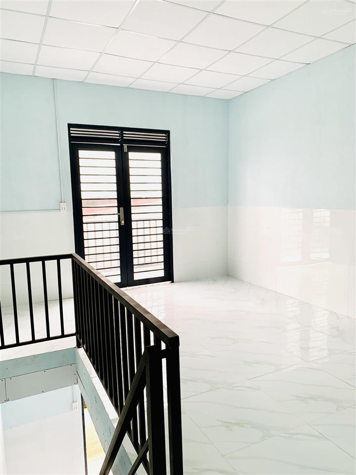 Dãy nhà mới xây, mỗi căn riêng biệt gồm 2 tầng đúc gần cơ sở 5 đh lạc hồng  bửu long