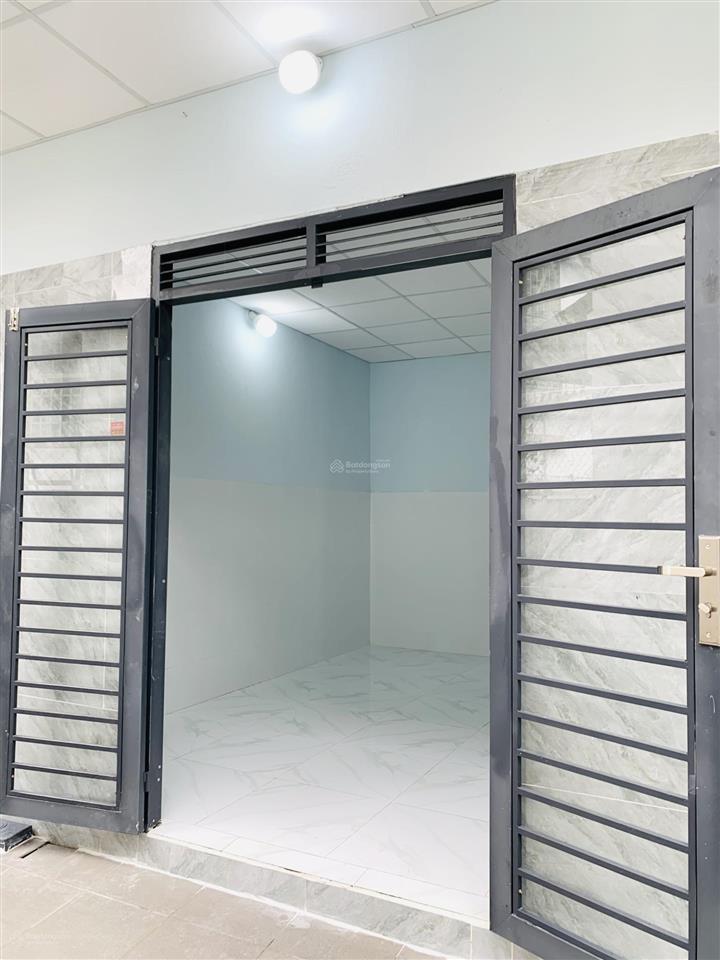 Dãy nhà mới xây, mỗi căn riêng biệt gồm 2 tầng đúc gần cơ sở 5 đh lạc hồng  bửu long