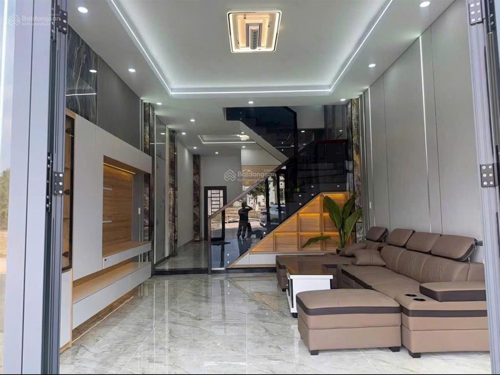 Bán nhà phố 1 trệt 1 lầu tân uyên sổ hồng riêng giá 2,45 tỷ