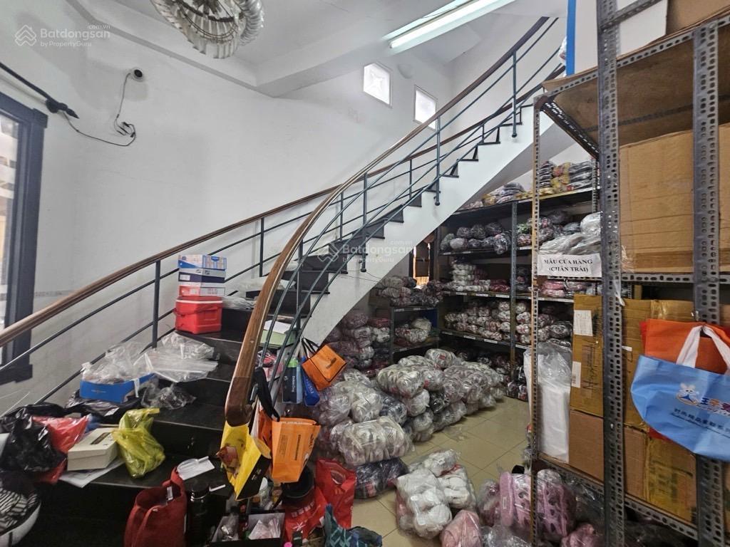 Giảm 1 tỷ. giá mới 34 tỷ khu biệt thự p9 q5 giáp q1, q10 3 tầng 135m2 ngang 9m nở hậu